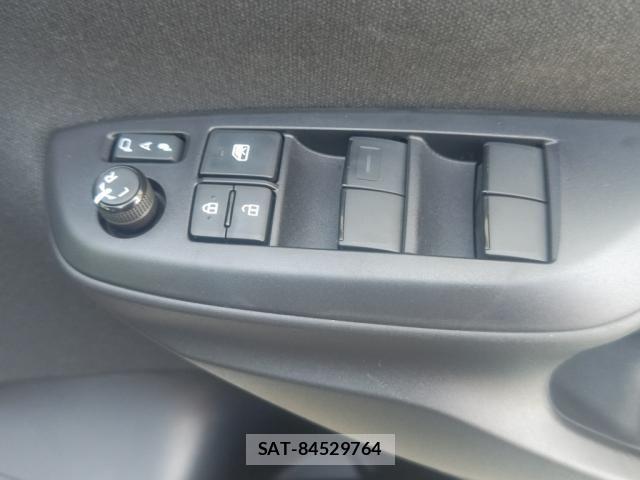 Toyota YARIS 2021-08 8338652-18