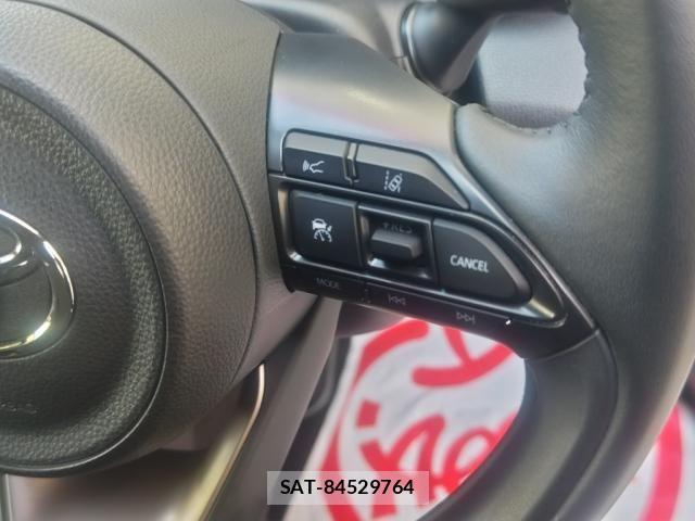 Toyota YARIS 2021-08 8338652-21