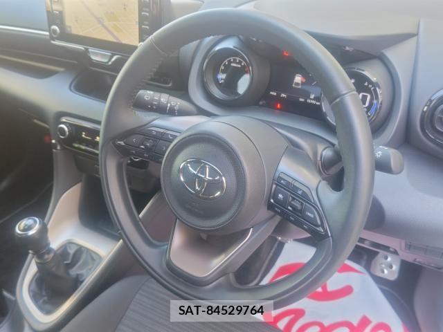 Toyota YARIS 2021-08 8338652-22