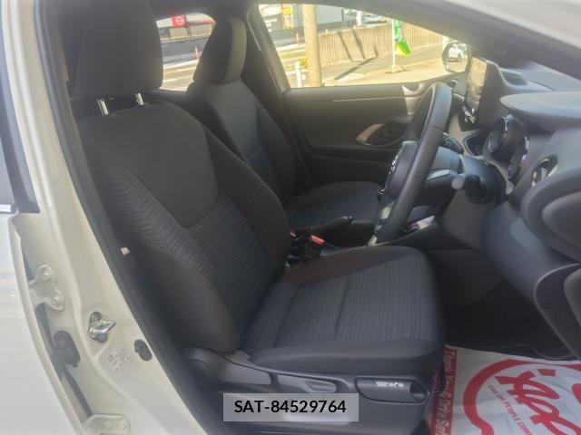 Toyota YARIS 2021-08 8338652-23