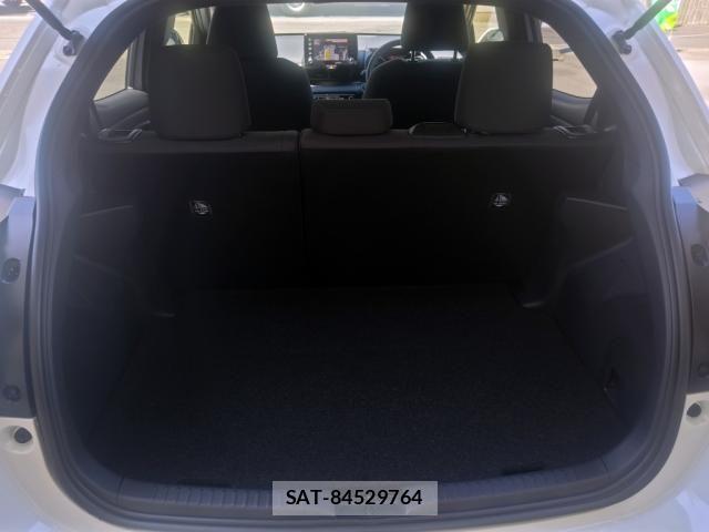 Toyota YARIS 2021-08 8338652-27