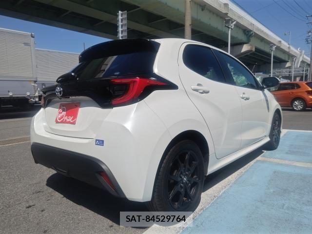 Toyota YARIS 2021-08 8338652-2