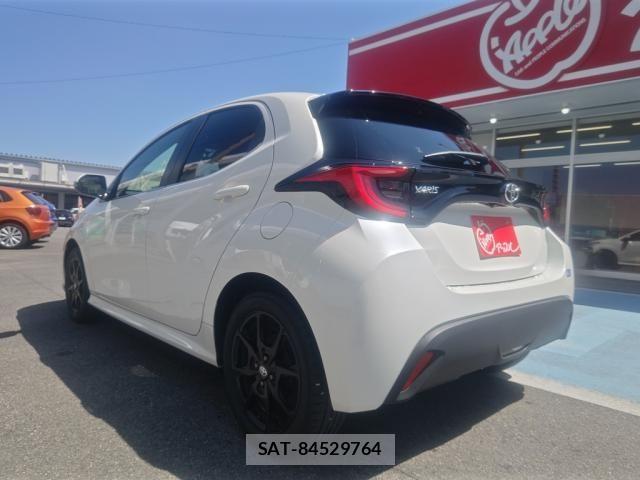 Toyota YARIS 2021-08 8338652-3