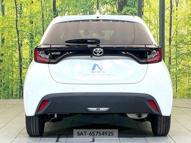 Toyota YARIS 2023-06 8338653-14