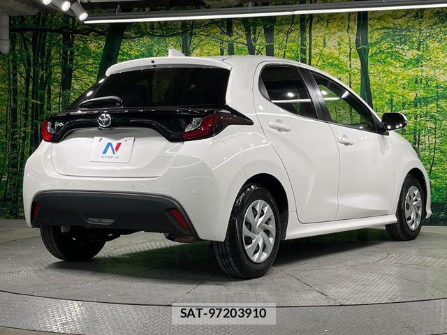 Toyota YARIS 2021-07 8338656-16