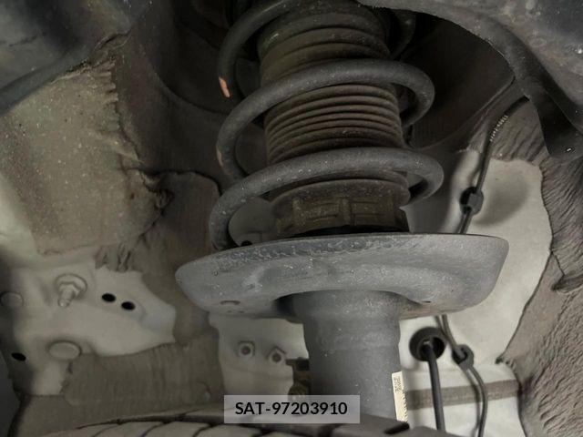Toyota YARIS 2021-07 8338656-19