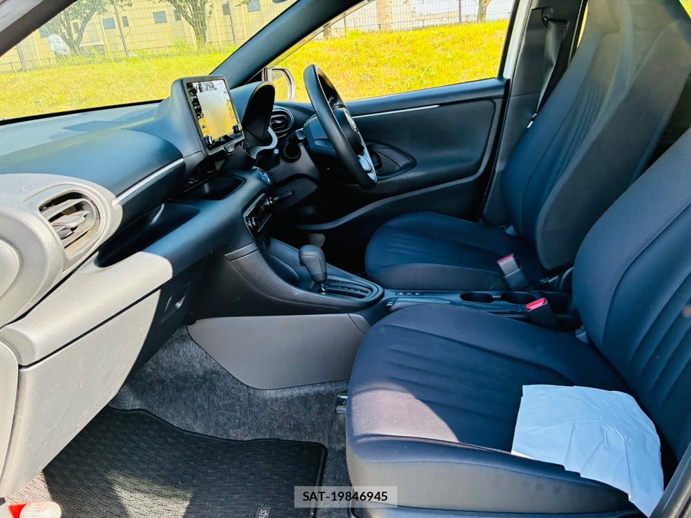 Toyota YARIS 2020-08 8217016-10