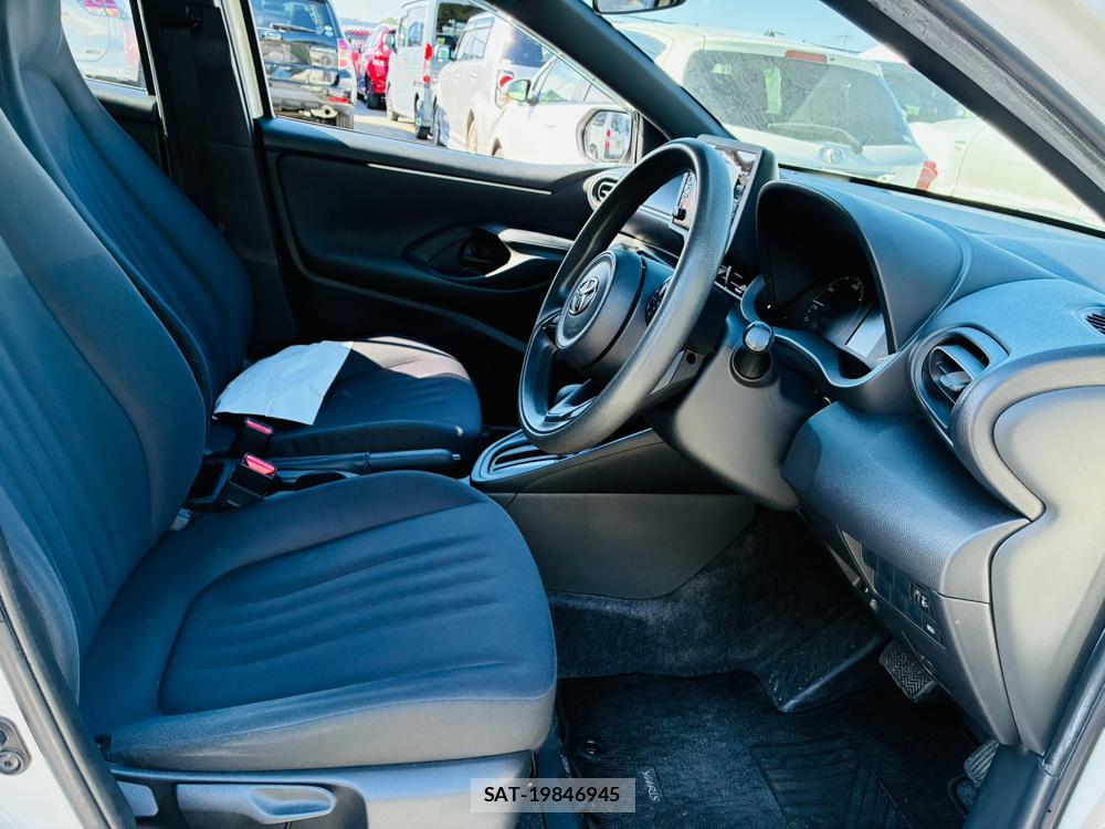 Toyota YARIS 2020-08 8217016-11