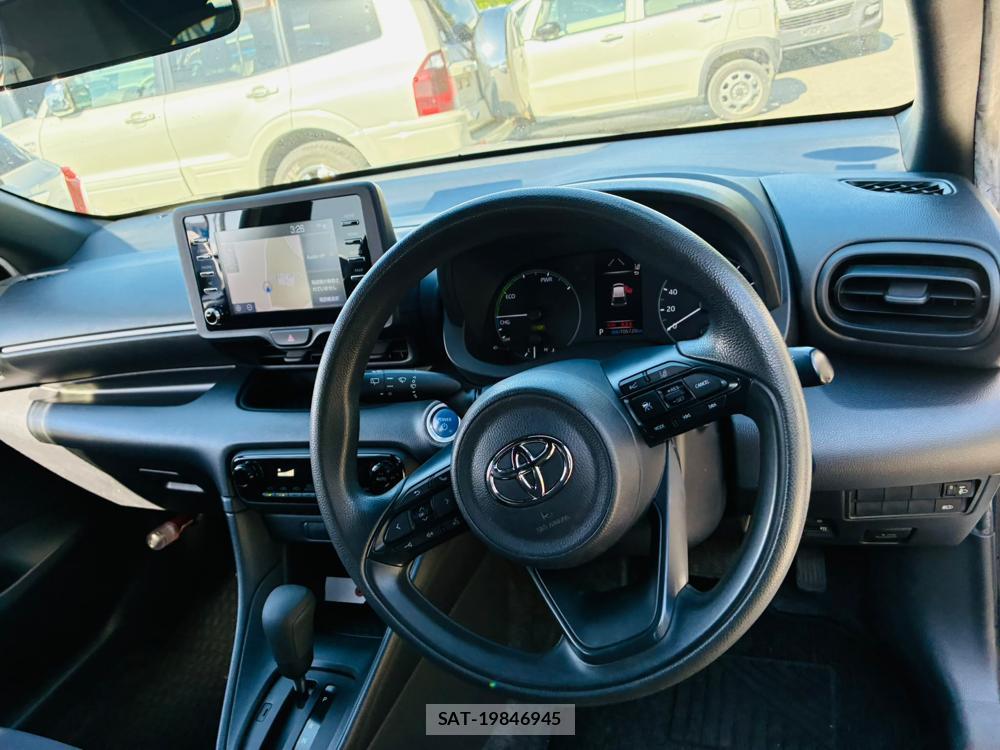 Toyota YARIS 2020-08 8217016-14