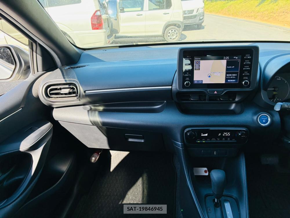 Toyota YARIS 2020-08 8217016-16
