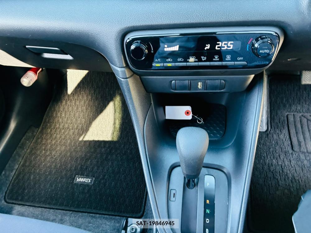 Toyota YARIS 2020-08 8217016-18