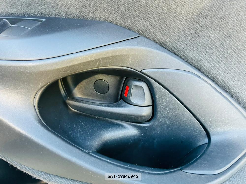Toyota YARIS 2020-08 8217016-19