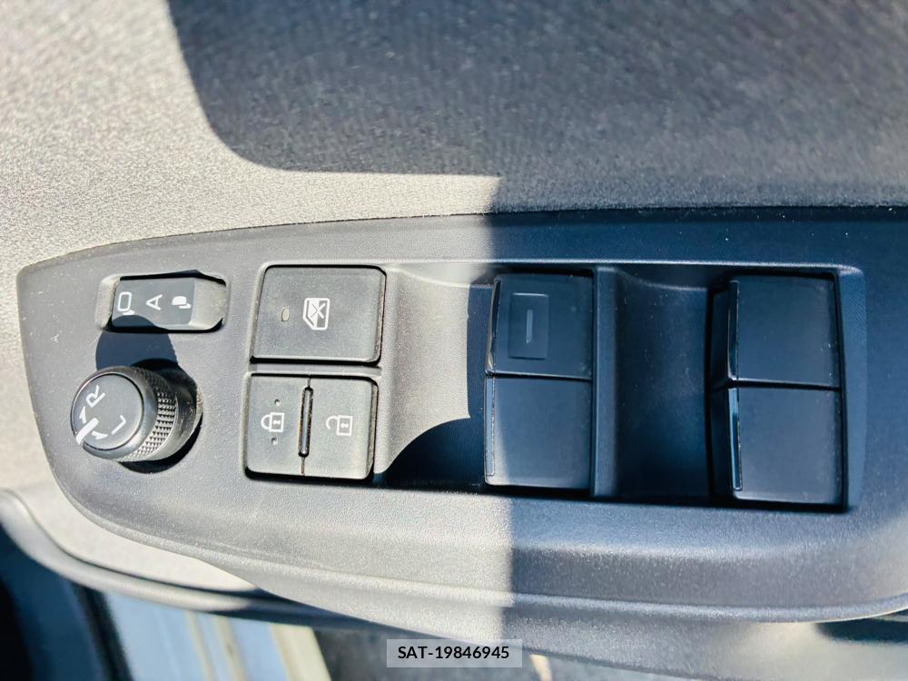 Toyota YARIS 2020-08 8217016-20