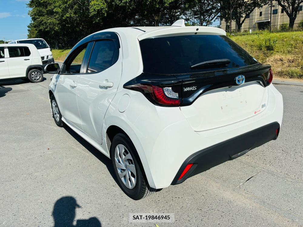 Toyota YARIS 2020-08 8217016-2