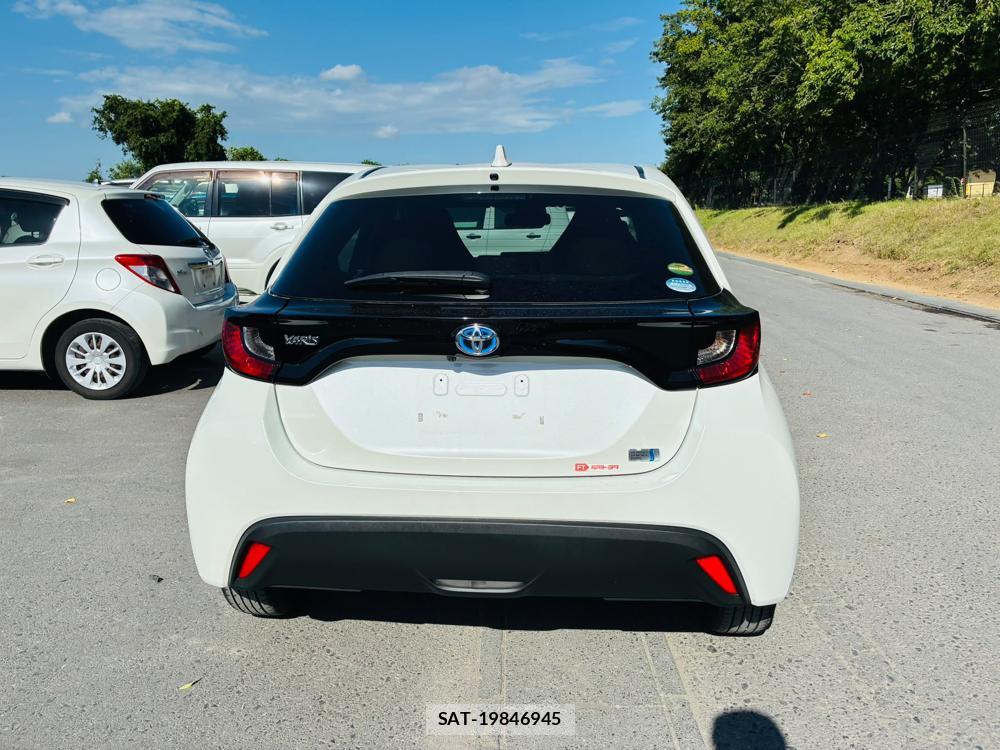 Toyota YARIS 2020-08 8217016-3