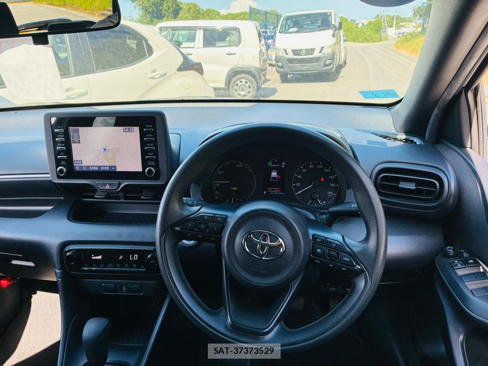 Toyota YARIS 2020-06 8240834-13