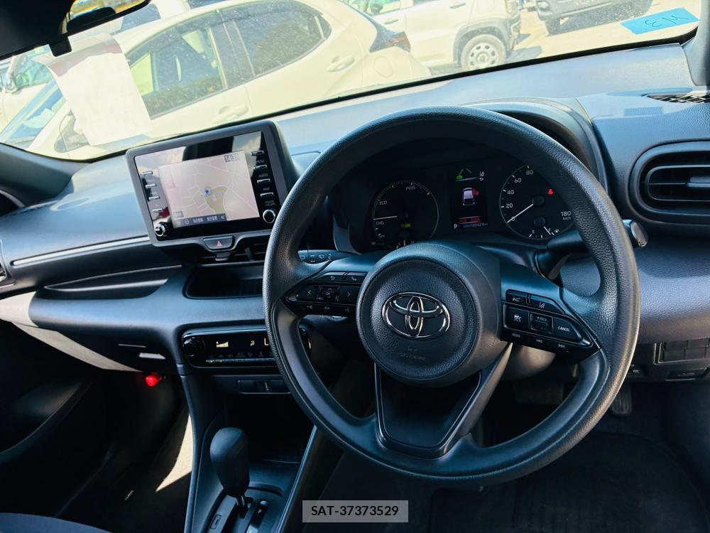 Toyota YARIS 2020-06 8240834-14