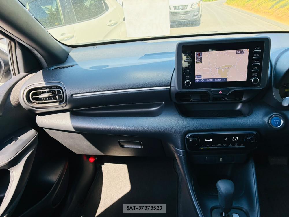 Toyota YARIS 2020-06 8240834-16