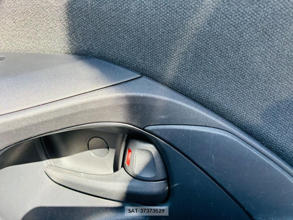 Toyota YARIS 2020-06 8240834-19
