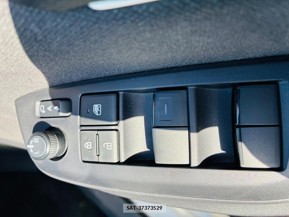 Toyota YARIS 2020-06 8240834-20