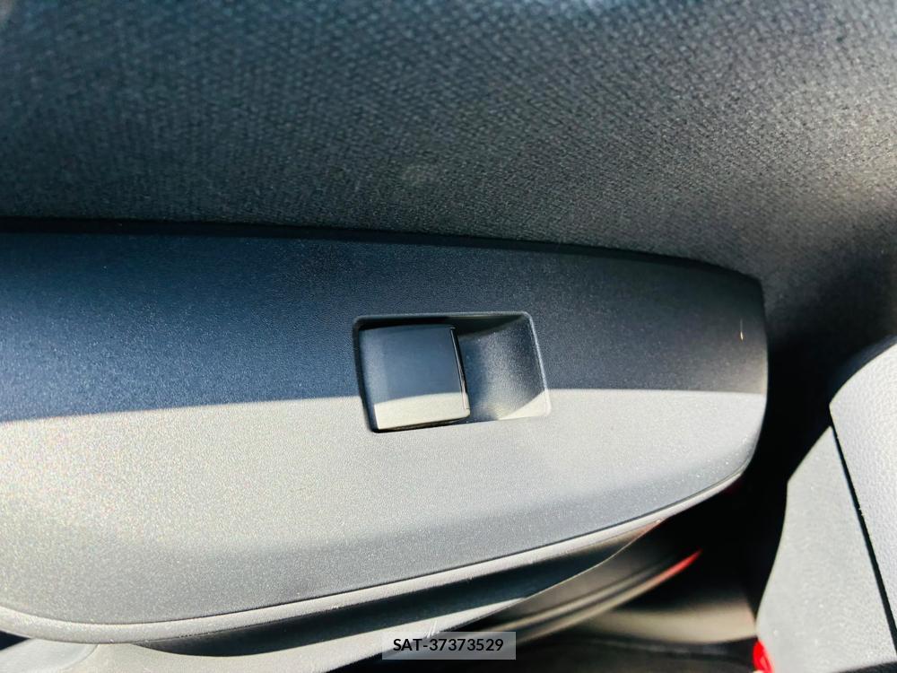 Toyota YARIS 2020-06 8240834-22