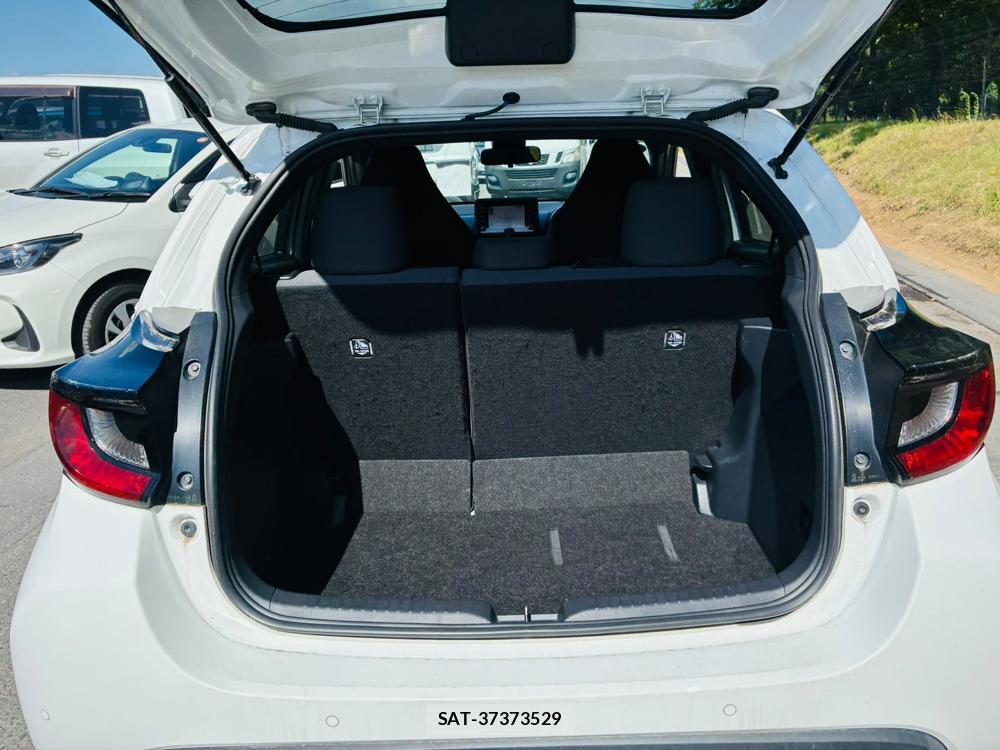 Toyota YARIS 2020-06 8240834-24
