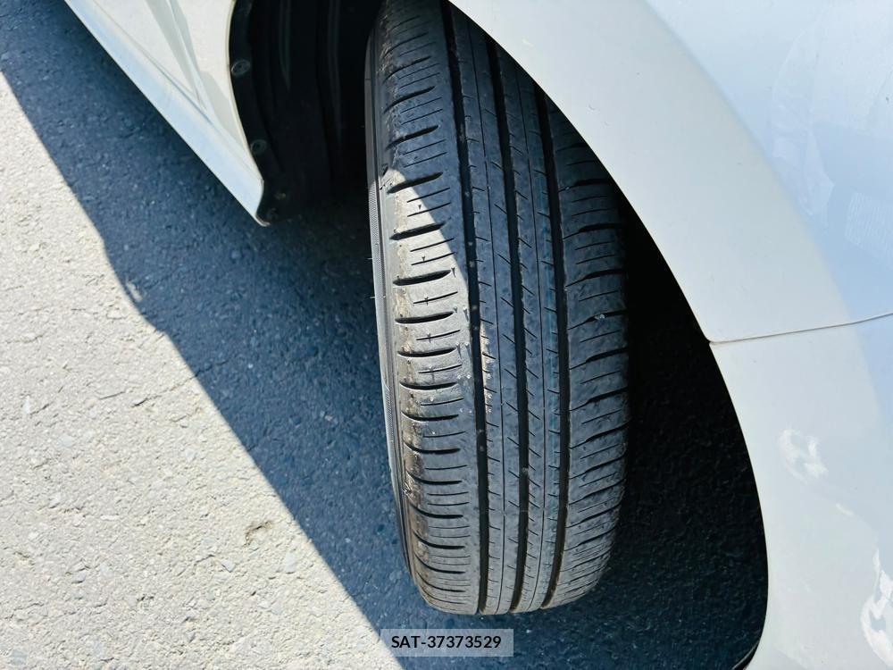 Toyota YARIS 2020-06 8240834-31
