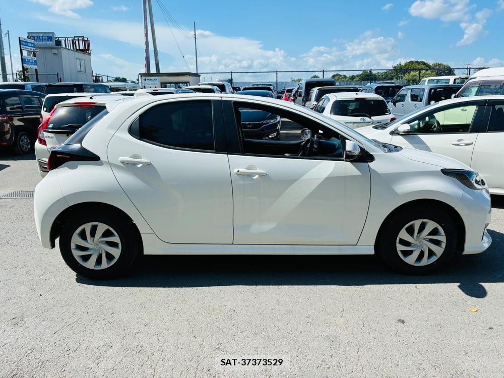 Toyota YARIS 2020-06 8240834-5