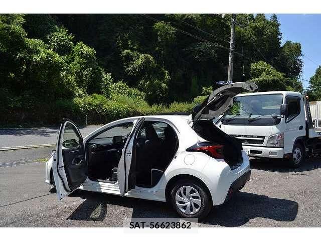 Toyota YARIS 2021-04 8355952-24