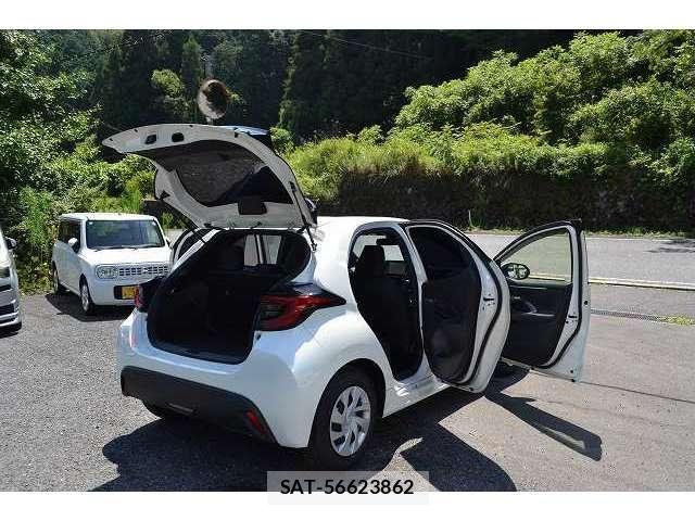 Toyota YARIS 2021-04 8355952-26