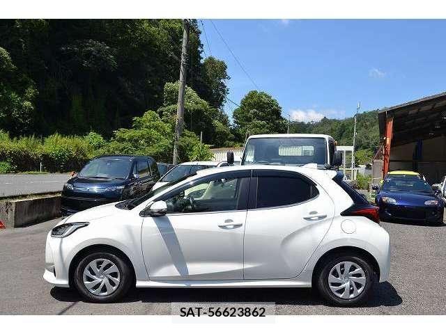 Toyota YARIS 2021-04 8355952-4