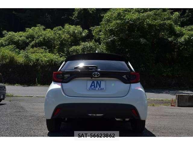 Toyota YARIS 2021-04 8355952-6