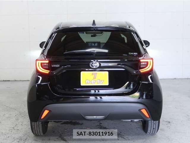 Toyota YARIS 2022-03 8369977-17