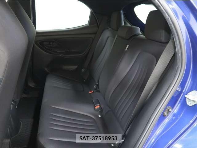 Toyota YARIS 2020-10 8369988-11