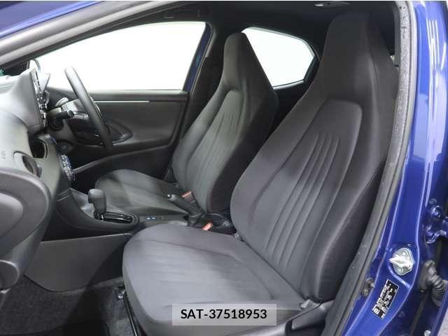 Toyota YARIS 2020-10 8369988-12