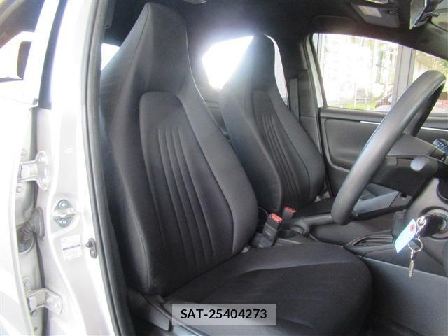 Toyota YARIS 2020-03 8369981-11