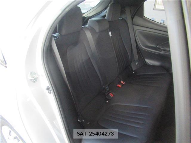 Toyota YARIS 2020-03 8369981-12