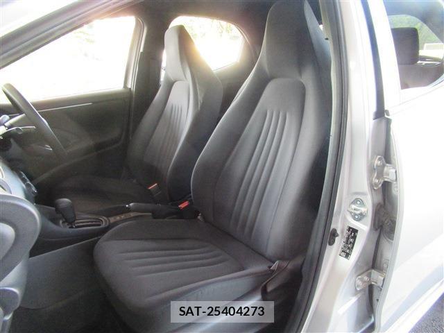 Toyota YARIS 2020-03 8369981-15