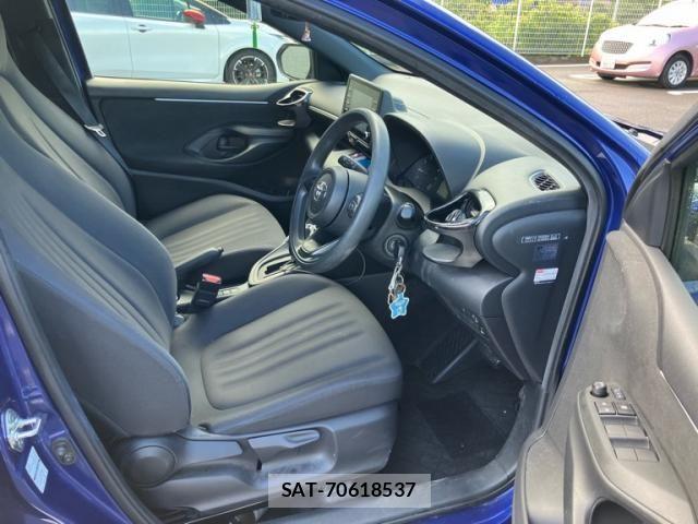 Toyota YARIS 2023-08 8369982-9