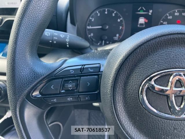 Toyota YARIS 2023-08 8369982-12