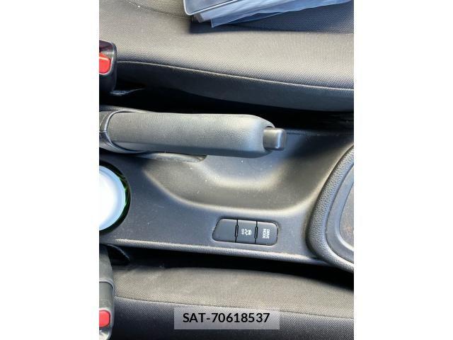 Toyota YARIS 2023-08 8369982-17