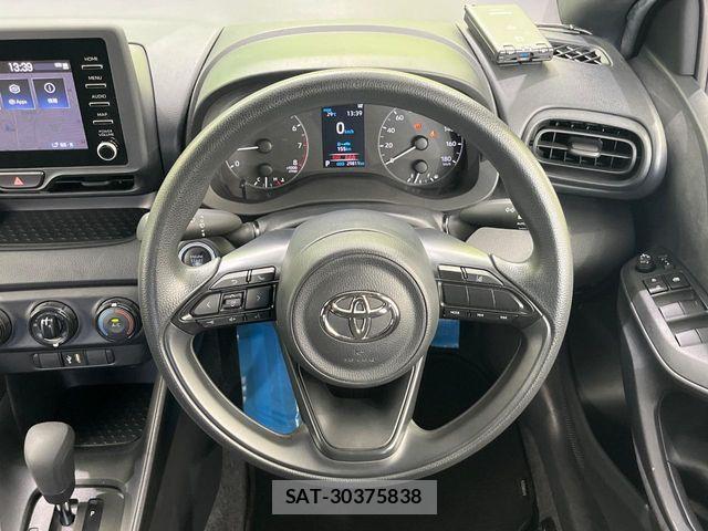 Toyota YARIS 2023-07 8369980-10
