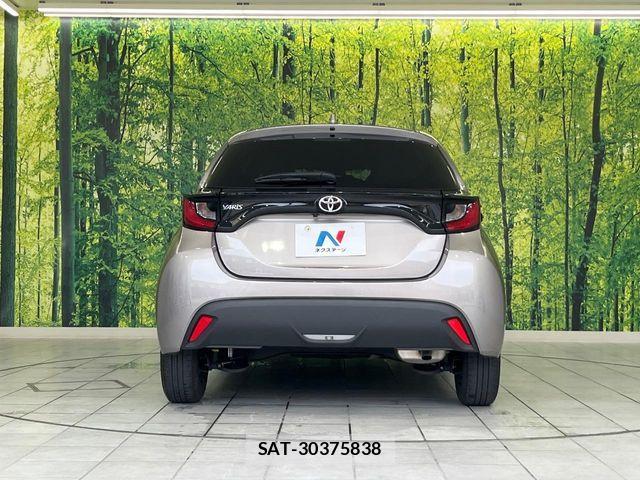 Toyota YARIS 2023-07 8369980-13