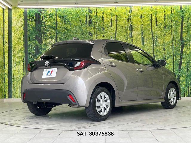 Toyota YARIS 2023-07 8369980-15