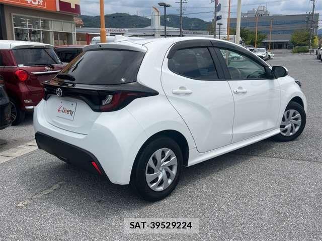 Toyota YARIS 2021-09 8372428-15