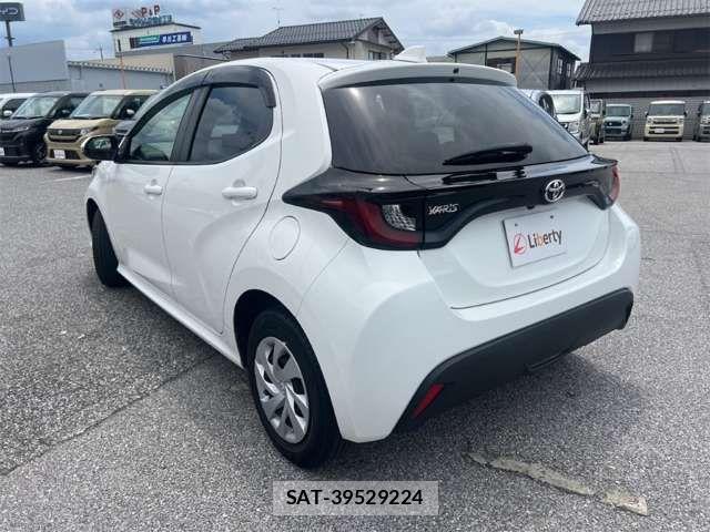 Toyota YARIS 2021-09 8372428-17