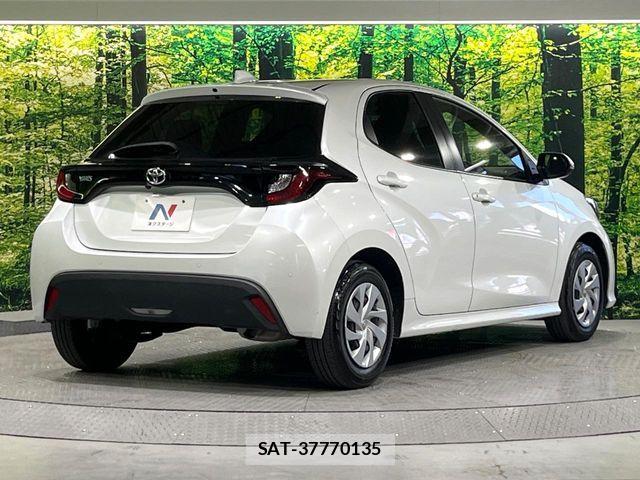 Toyota YARIS 2023-07 8372426-16