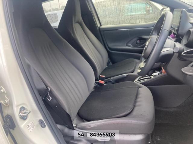 Toyota YARIS 2022-02 8416065-12