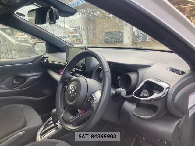 Toyota YARIS 2022-02 8416065-13