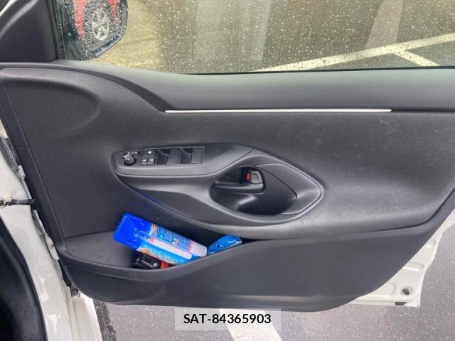Toyota YARIS 2022-02 8416065-16